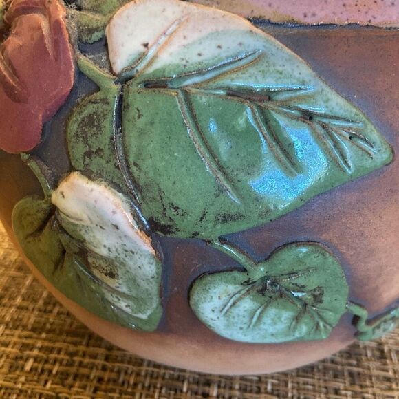 Vintage Signed Old Patagonia 1989 Crock Vase Pottery w/ Applied Flowers Leaves - Picture 6 of 12